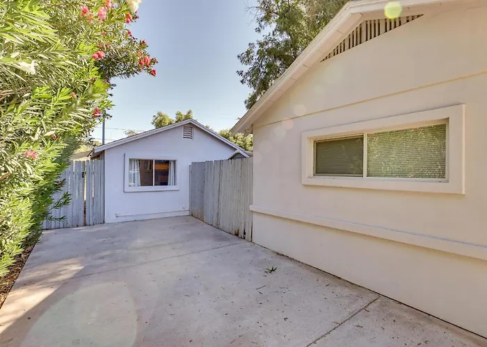 5 Mi To Dtwn: Pet-friendly W/ Yard * Phoenix