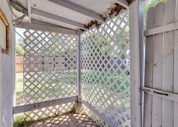 5 Mi To Dtwn: Pet-friendly W/ Yard Apartment Phoenix